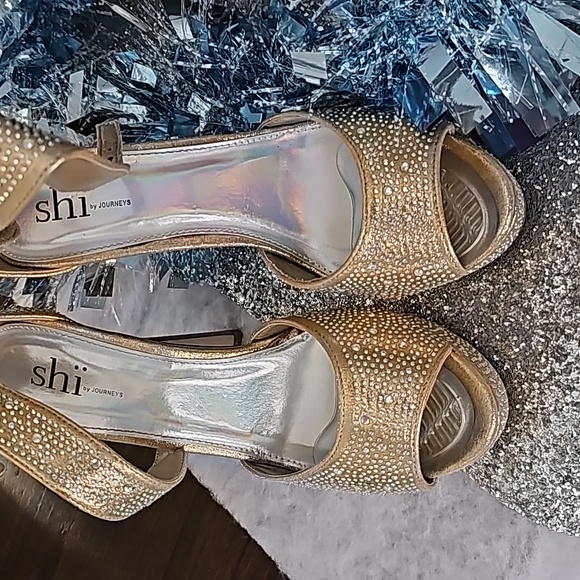 Holiday Heels - Picture 3 of 5